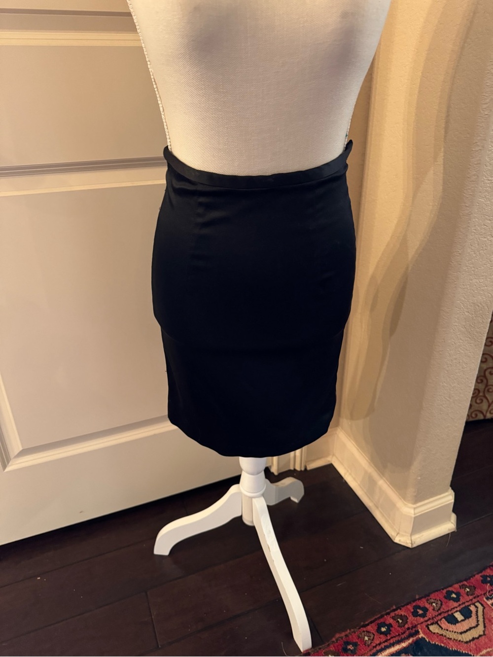 Elegant Black Pencil Skirt - Sleek Women's Day to Evening Skirt